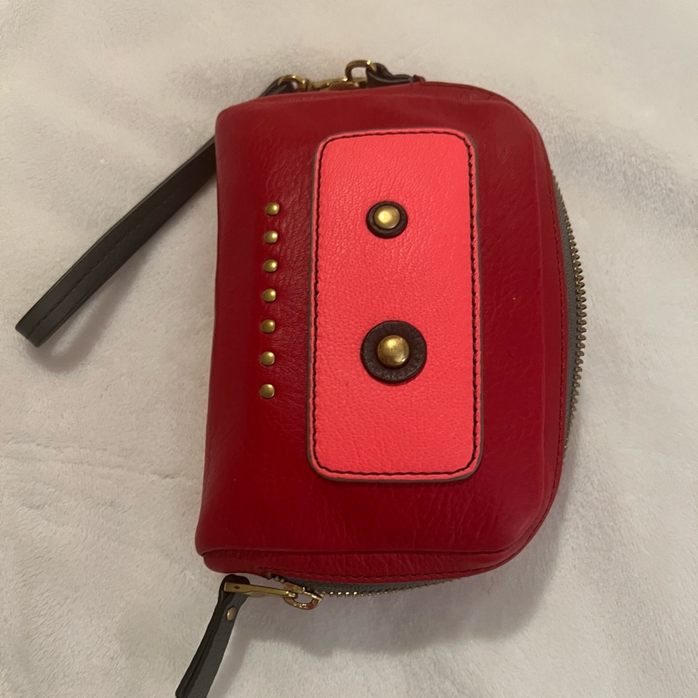 🩷Fossil Red
Wristlet Wallet💚🩷💚